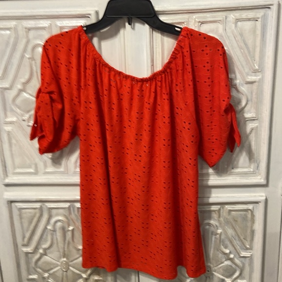 Flash sale ❤️ Peep shoulder red top - Picture 7 of 8